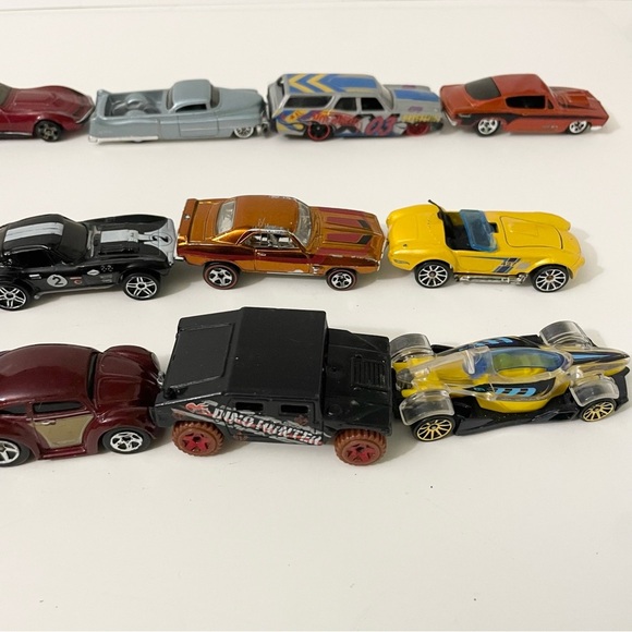 Lot of 23 Hot Wheels Diecast Cars - Picture 4 of 16
